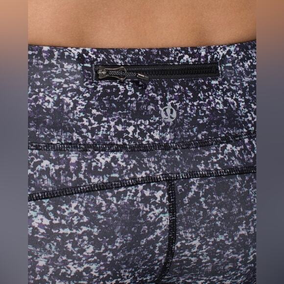 Lululemon Illumina Crop In Rocky Road Sand Dune Ground/Black Size 8 Athletic Gym - Picture 6 of 16